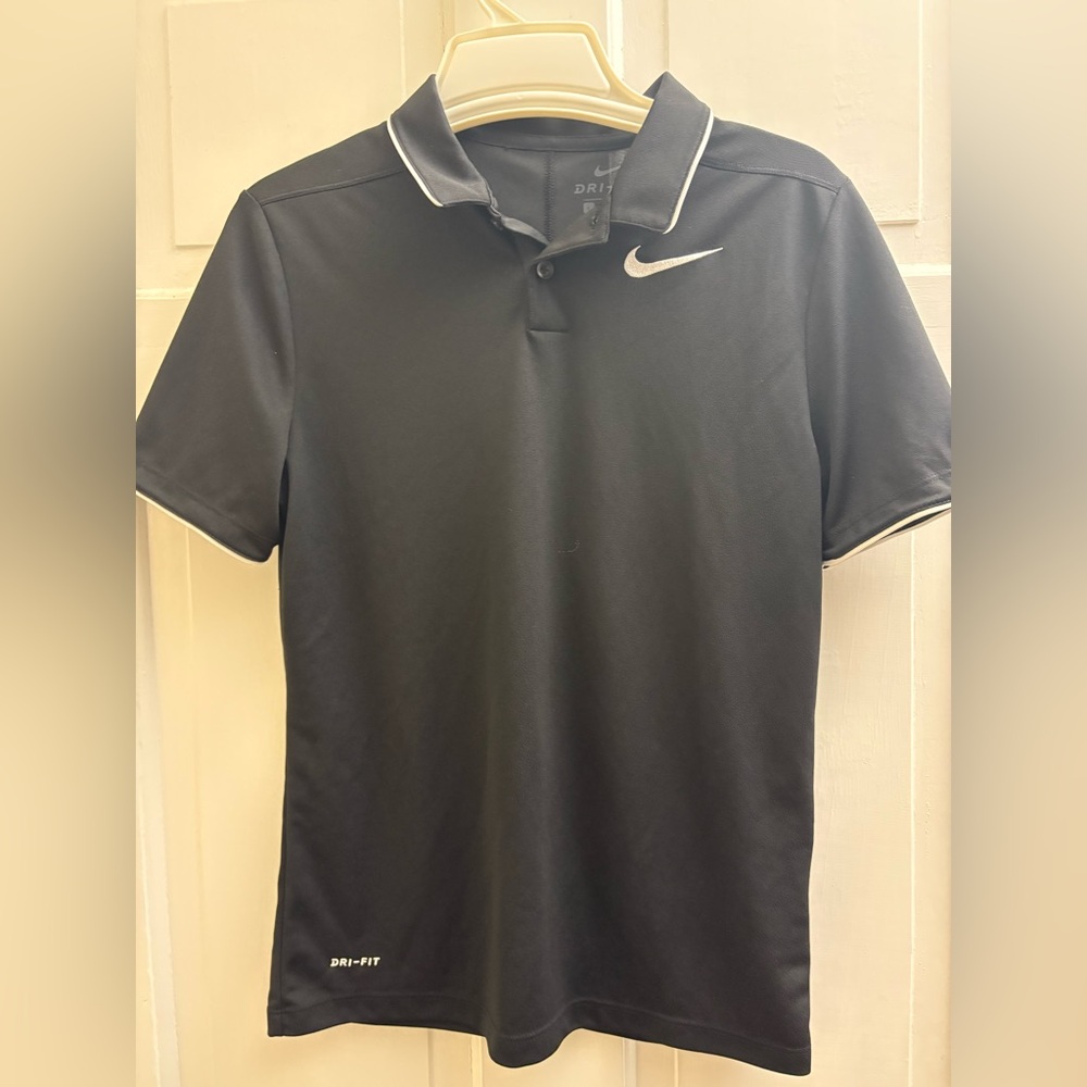Youth Large black Nike dri-fit short sleeve shirt